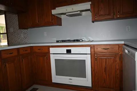Kitchen - 3915 Mcgee, Benton, AR 72019 photo 4 of 5