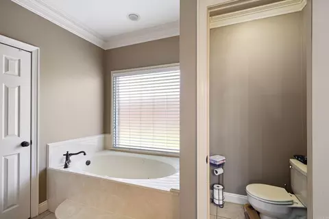 Bath - 820 Mallard Ln, Conway, AR 72034 photo 3 of 6