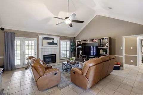 Living - 820 Mallard Ln, Conway, AR 72034 photo 1 of 4