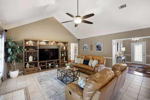 Living - 820 Mallard Ln, Conway, AR 72034 photo 2 of 4