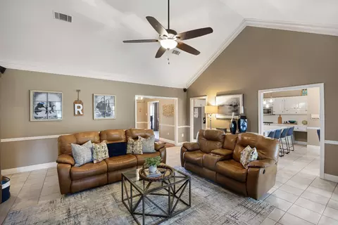 Living - 820 Mallard Ln, Conway, AR 72034 photo 3 of 4
