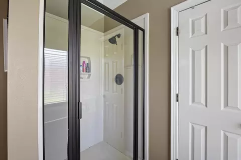 Bath - 820 Mallard Ln, Conway, AR 72034 photo 4 of 6