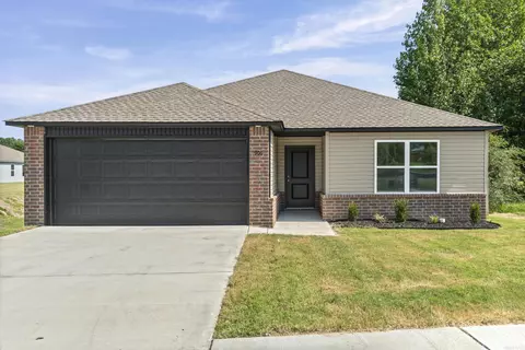 906 Magnolia Springs Dr, Searcy, AR 72143
