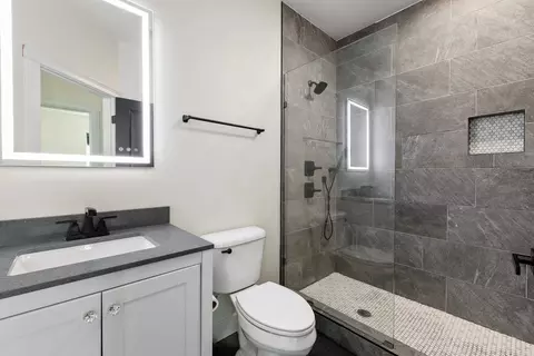 Bath - 8937 Wingate Dr, Benton, AR 72019 photo 5 of 7