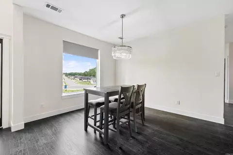 Dining - 8937 Wingate Dr, Benton, AR 72019 photo 2 of 3