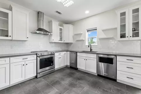 Kitchen - 8937 Wingate Dr, Benton, AR 72019 photo 2 of 3