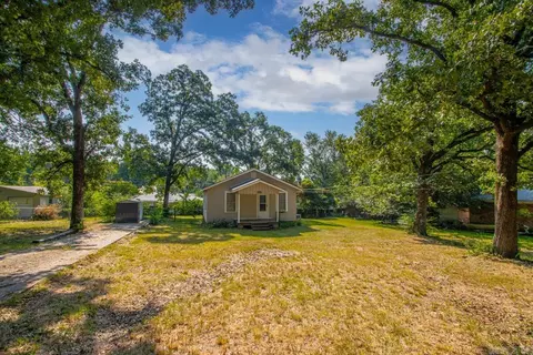 8214 Holiday Dr, Sherwood, AR 72120