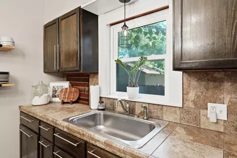Kitchen - 1614 Mill St, Conway, AR 72034 photo 4 of 5
