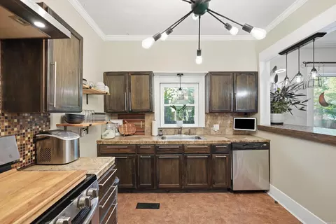 Kitchen - 1614 Mill St, Conway, AR 72034 photo 1 of 5