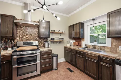 Kitchen - 1614 Mill St, Conway, AR 72034 photo 5 of 5