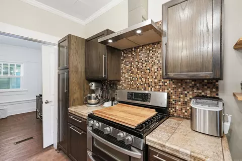 Kitchen - 1614 Mill St, Conway, AR 72034 photo 2 of 5