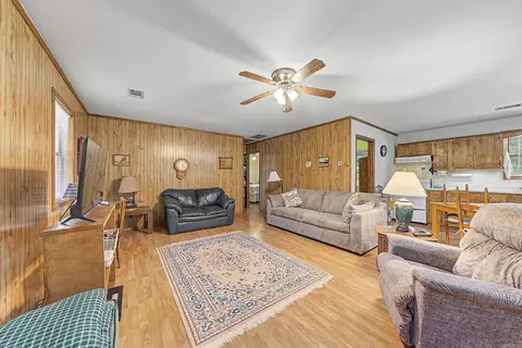 Living - 127 Rusk Ln, De Queen, AR 71832 photo 2 of 4