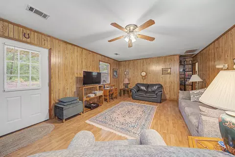 Living - 127 Rusk Ln, De Queen, AR 71832 photo 1 of 4