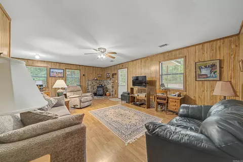 Living - 127 Rusk Ln, De Queen, AR 71832 photo 4 of 4