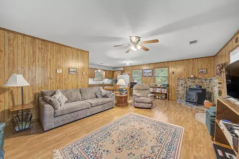 Living - 127 Rusk Ln, De Queen, AR 71832 photo 3 of 4