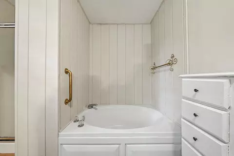 Bath - 127 Rusk Ln, De Queen, AR 71832 photo 2 of 2