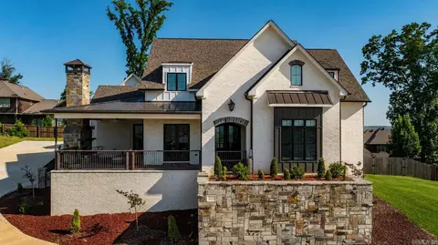 160 Manitou Dr, Maumelle, AR 72113