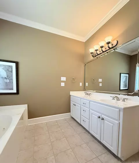Bath - 3080 Robert Ott Cir, Conway, AR 72034 photo 3 of 5