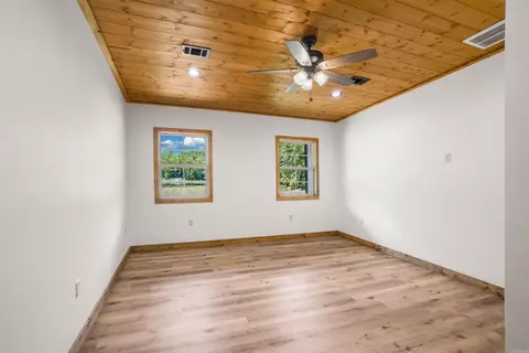 Bedroom - 239 Buckeye Ln, Quitman, AR 72131 photo 3 of 3