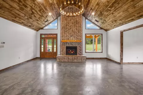Living - 239 Buckeye Ln, Quitman, AR 72131 photo 2 of 3