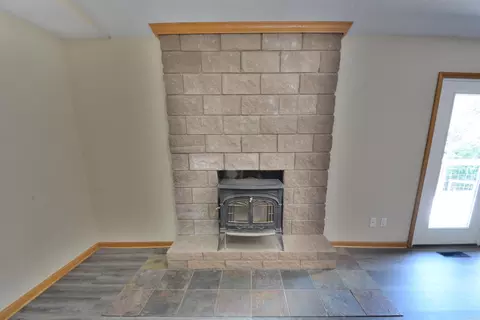 Living - 335 Ware Trl, Pearcy, AR 71964 photo 2 of 7