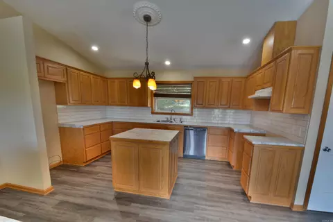 Kitchen - 335 Ware Trl, Pearcy, AR 71964 photo 1 of 2
