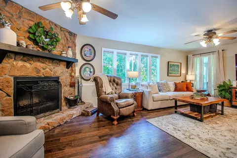 Living - 1620 Brookview, Benton, AR 72015 photo 1 of 4