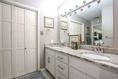 Bath - 1620 Brookview, Benton, AR 72015 photo 4 of 5