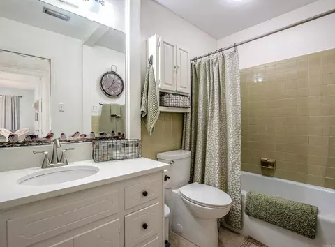 Bath - 1620 Brookview, Benton, AR 72015 photo 5 of 5
