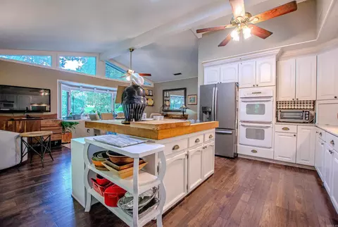 Kitchen - 1620 Brookview, Benton, AR 72015 photo 2 of 5