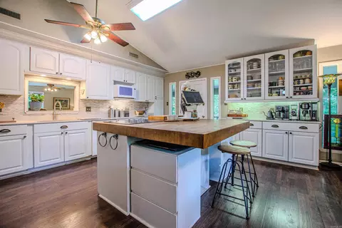 Kitchen - 1620 Brookview, Benton, AR 72015 photo 1 of 5