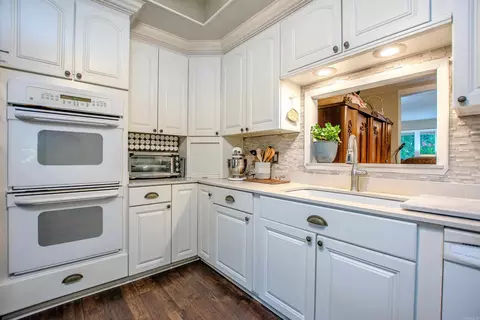 Kitchen - 1620 Brookview, Benton, AR 72015 photo 3 of 5