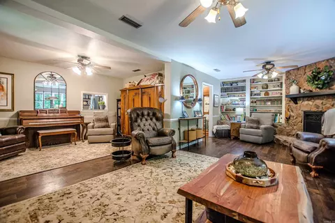 Living - 1620 Brookview, Benton, AR 72015 photo 4 of 4