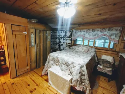 Bedroom - 531 Flat Rock Rd, Mountain View, AR 72560 photo 4 of 5