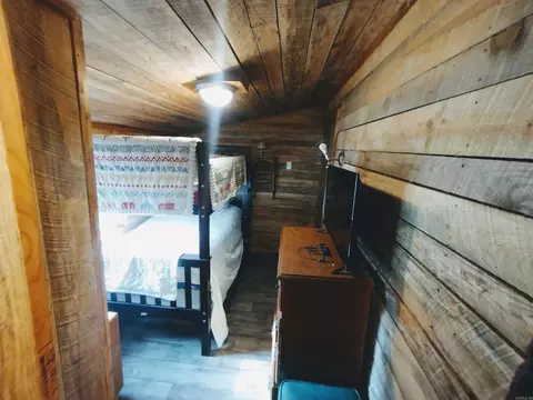 Bedroom - 531 Flat Rock Rd, Mountain View, AR 72560 photo 3 of 5
