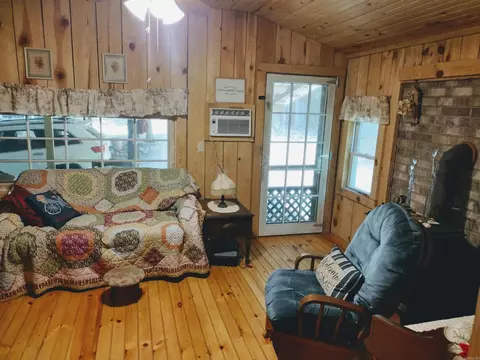Living - 531 Flat Rock Rd, Mountain View, AR 72560 photo 3 of 3