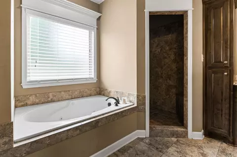 Bath - 3211 Robbins Dr, Bryant, AR 72022 photo 3 of 5