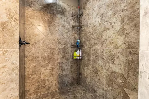 Bath - 3211 Robbins Dr, Bryant, AR 72022 photo 4 of 5