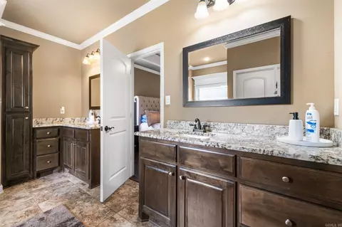 Bath - 3211 Robbins Dr, Bryant, AR 72022 photo 1 of 5