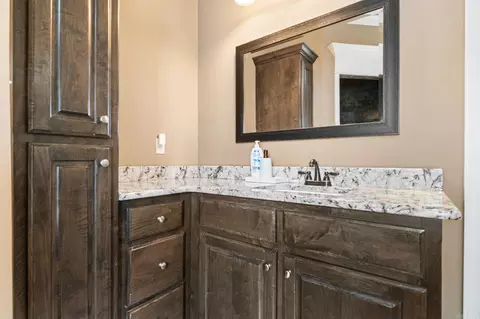 Bath - 3211 Robbins Dr, Bryant, AR 72022 photo 2 of 5