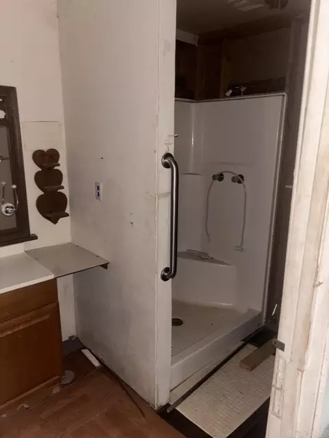 Bath - 107 S South Cir, Plainview, AR 72857 photo 4 of 4