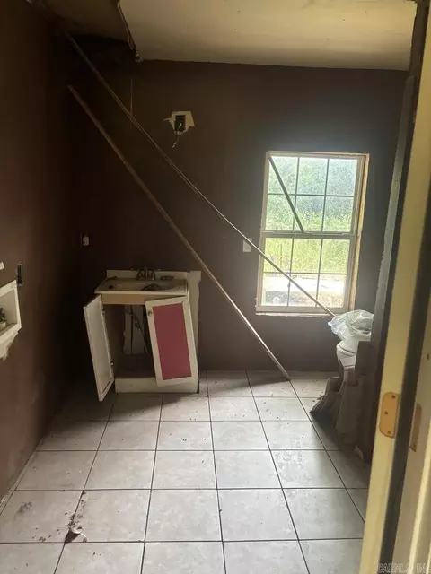 Bath - 107 S South Cir, Plainview, AR 72857 photo 2 of 4