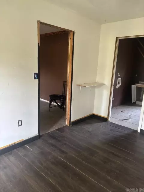 Entry Way - 107 S South Cir, Plainview, AR 72857 photo 1 of 2