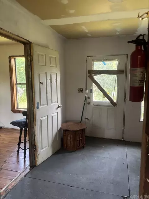Entry Way - 107 S South Cir, Plainview, AR 72857 photo 2 of 2