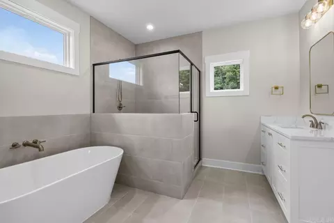 Bath - 8009 Creek Rock, Alexander, AR 72002 photo 4 of 6