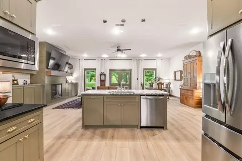 Kitchen - 202 Michelle Dr, Beebe, AR 72012 photo 4 of 7