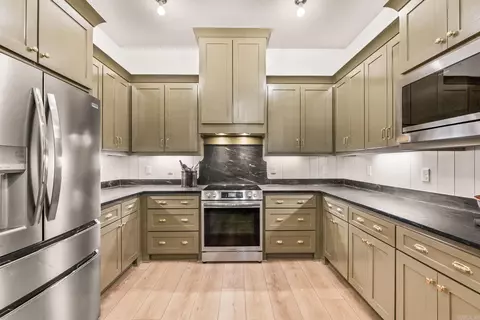 Kitchen - 202 Michelle Dr, Beebe, AR 72012 photo 3 of 7