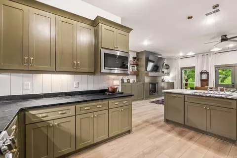 Kitchen - 202 Michelle Dr, Beebe, AR 72012 photo 5 of 7