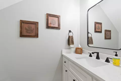 Bath - 1715 Lainey Dr, Conway, AR 72034 photo 5 of 8