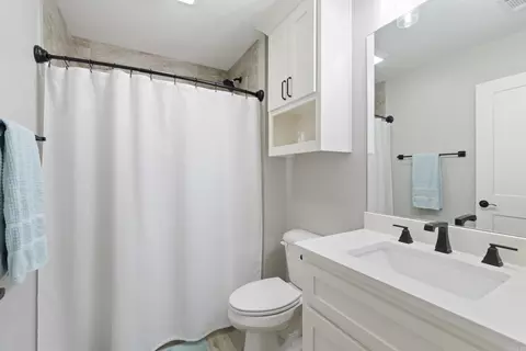 Bath - 1715 Lainey Dr, Conway, AR 72034 photo 4 of 8